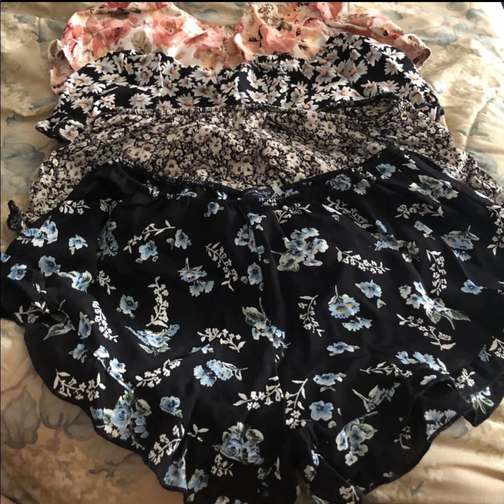 4 PAIRS OF BRANDY MELVILLE VODI SHORTS